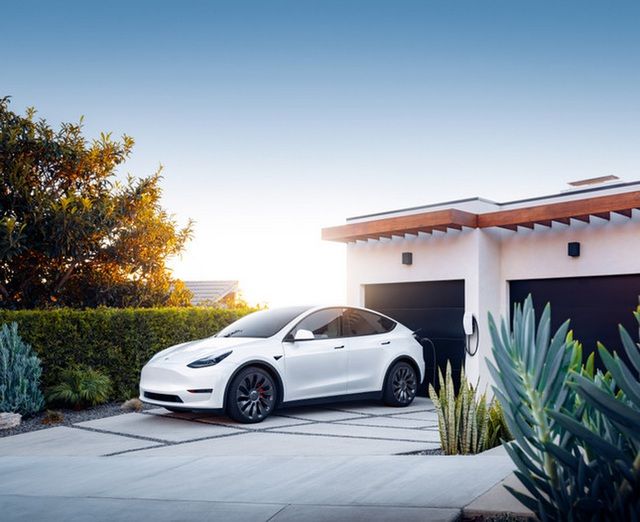 Tesla bán hơn 3.400 xe mỗi ngày trong đầu năm 2022 dù giá xe tăng cao - Ảnh 1.