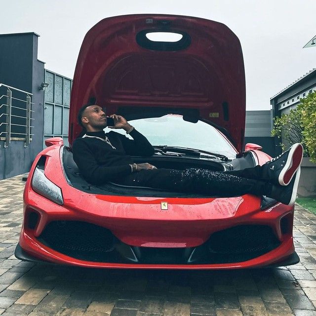 Danh sách siêu xe của tiền đạo vừa ghi bàn vào lưới Real Madrid 2 lần: Lamborghini và Ferrari là những người chiếm ưu thế, các mẫu xe sáng lòa mạ chrome - Ảnh 4.