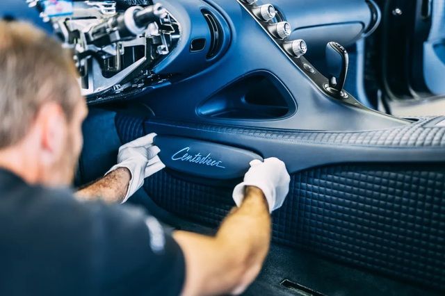Siêu xe Bugatti của Cristiano Ronaldo mất đến 16 tuần chỉ để chế tạo nội thất - Hình 5.
