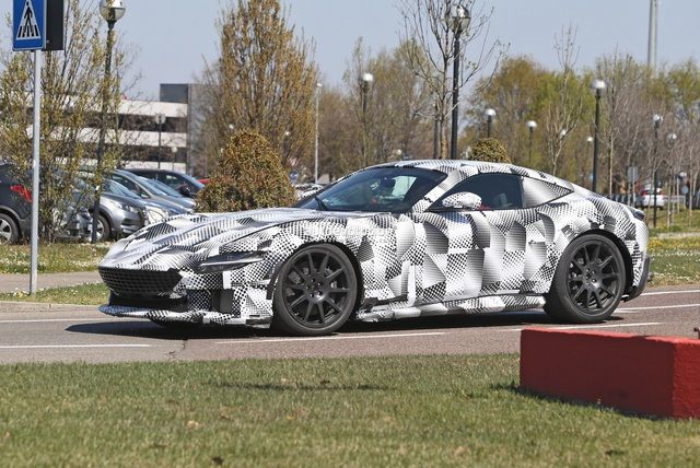 Ferrari 812 sẽ trải qua cơ hội ‘tái sinh’ với sự ra đời của thế hệ mới - Ảnh 1.
