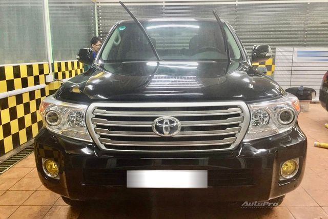 Chủ sở hữu của Toyota Land Cruiser đã chi ra 1 tỷ đồng để hồi sinh chiếc xe từ trạng thái đống sắt vụn. Sau 3 tháng, xe trở nên sáng bóng như mới, gần như 'đập hộp', khiến người ta không thể nhận ra bằng mắt thường - Ảnh 13.