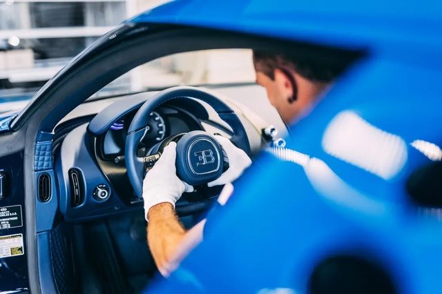Siêu xe Bugatti của Cristiano Ronaldo mất đến 16 tuần chỉ để hoàn thiện nội thất - Hình 7.