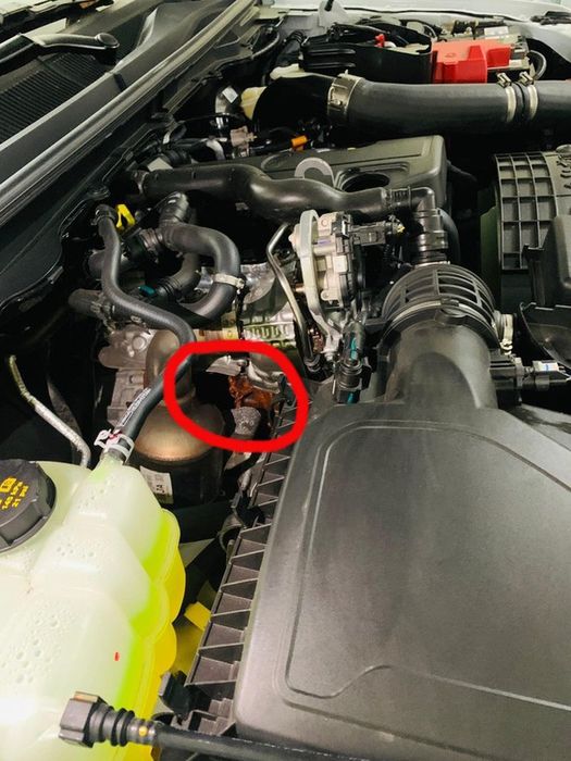 Khách hàng bất ngờ khi mua xe Ford Ranger bị gỉ sét - Ảnh 3.