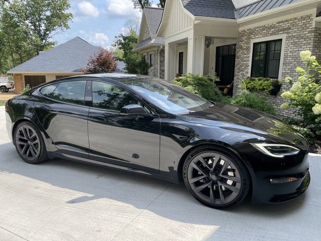 Phiên bản đầu tiên của Tesla Model S Plaid xuất hiện không rõ ràng tại Việt Nam: Vô-lăng giống như phi thuyền, mạnh mẽ hơn cả Bugatti Veyron - Ảnh 3.