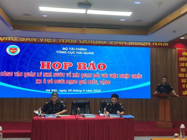 Tổng cục Hải quan nói gì về vụ siêu xe quà biếu tặng? - Hình 1.