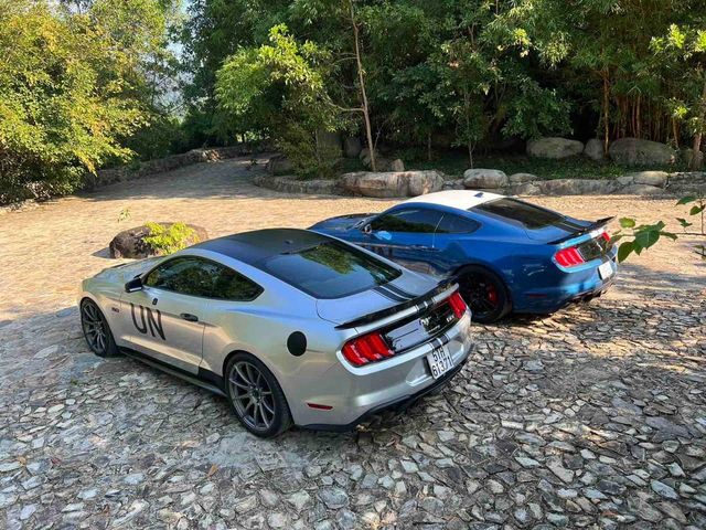 Cặp đôi 'quái vật cơ bắp' Ford Mustang hiếm có tại Việt Nam thêm vào bộ sưu tập xe trị giá hàng tỷ đồng, 'chung nhà' cùng siêu xe Bugatti Veyron - Ảnh 8.