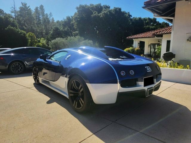 Bugatti Veyron 'bản nhái' giống thật, chỉ có giá 3,4 tỷ đồng - Ảnh 2.