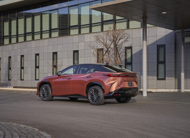 Lexus RZ sử dụng bộ xương của Toyota, động cơ mạnh hơn 300 mã lực và có thiết kế giống như một chiếc phi thuyền - Ảnh 6.