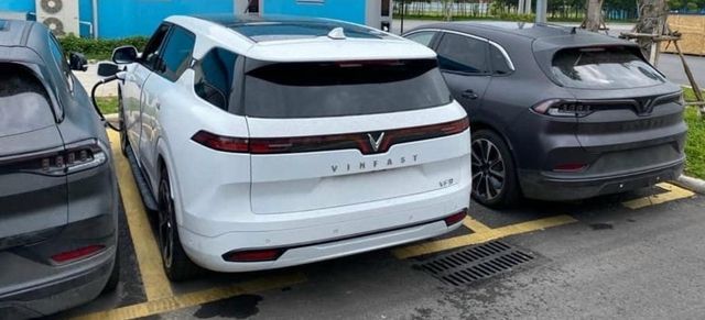 Tóm gọn sự xuất hiện của VinFast VF 9 không che giấu trên xe vận chuyển tại Hải Phòng, hứa hẹn ngày bàn giao sắp tới - Ảnh 4.