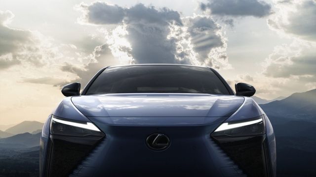 Lexus RZ 450e 2023 hé lộ hình ảnh bề ngoài - Hình 4.