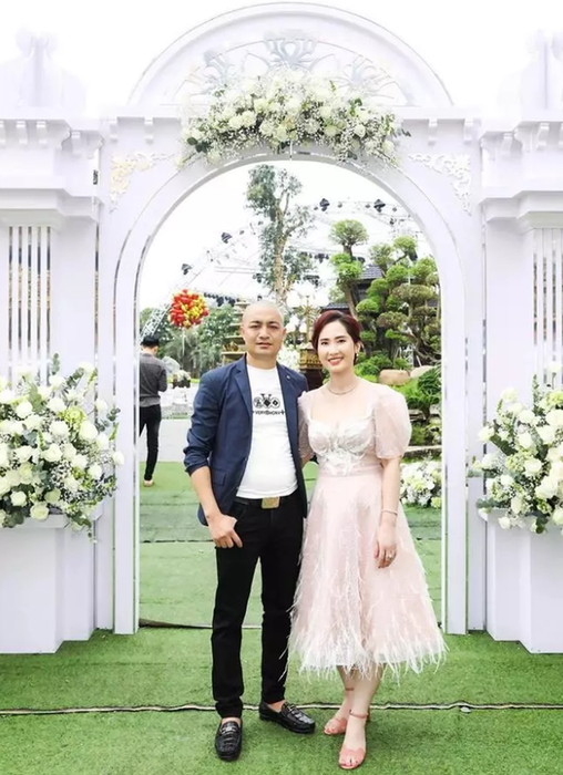 Gặp 'ông trùm nuôi lợn' ở Hải Dương, ngắm nhìn dàn siêu xe phủ vàng trăm tỷ và biệt thự trong khuôn viên rộng hàng nghìn mét vuông - Hình 4.