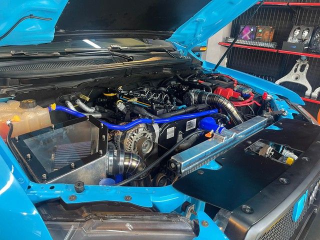 Xe Ford Ranger được các tín đồ đam mê độ xe tại TP.HCM biến hóa theo phong cách của F-150, tuy nhiên việc này đòi hỏi một khoản đầu tư không nhỏ cũng như việc điều chỉnh công suất động cơ để đảm bảo hiệu suất.