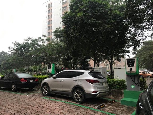 Người dùng xe điện phẫn nộ vì bị cản trở khi sạc - Hình ảnh số 5.