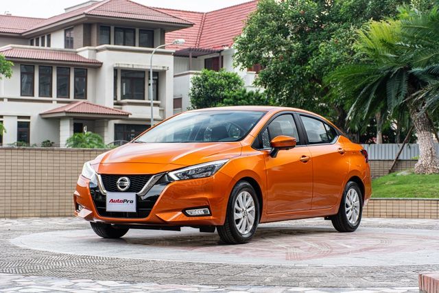 Nissan Almera gặp vấn đề về sương mù, kính mờ, nhà phân phối có biện pháp mới - Hình 1.