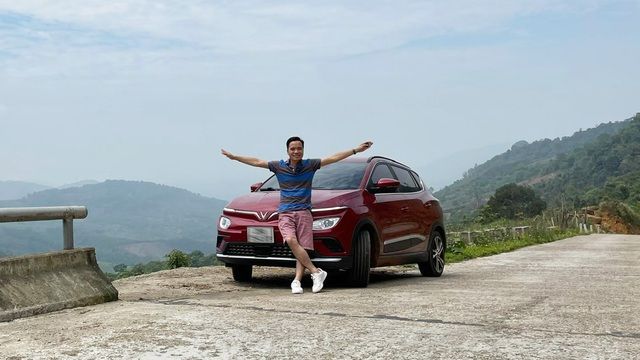 Chủ VinFast VF e34 tại Hoà Bình: Xe phù hợp cho đường đèo, sạc ban đầu có chút bất tiện nhưng biết cách sẽ dễ dàng thích nghi - Hình ảnh 4.