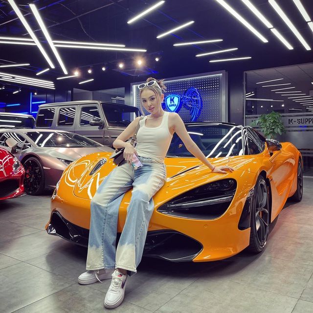 Trương Thu, Hoa hậu doanh nhân, đã mua chiếc McLaren 720S và phản đối mạnh mẽ các ý kiến của người hâm mộ, cũng như tiết lộ mục tiêu kinh doanh lớn trong tương lai.