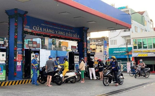 Thông báo mới: Từ 15h chiều hôm nay, giá xăng sẽ tăng trở lại sau 3 lần giảm giá - Ảnh 1.