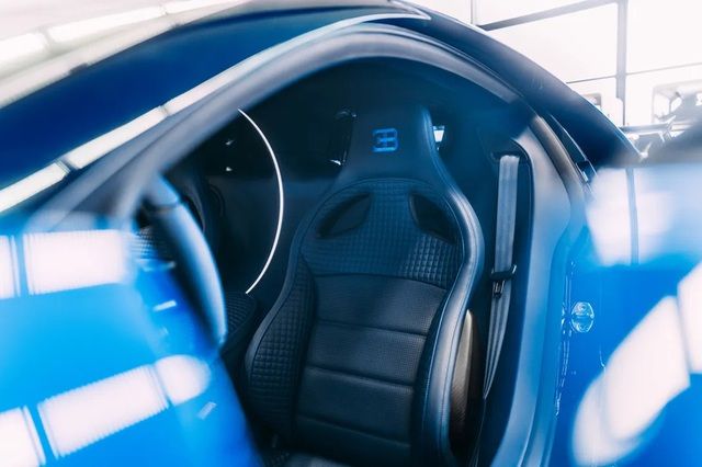 Siêu xe Bugatti của Cristiano Ronaldo mất đến 16 tuần chỉ để chế tạo nội thất - Hình 6.
