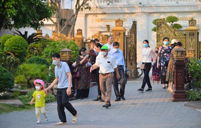 Gặp đại gia trại lợn ở Hải Dương, ngắm nhìn dàn siêu xe dát vàng trăm tỷ và biệt thự trong khuôn viên rộng nghìn mét vuông - Ảnh 17.