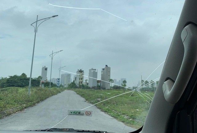 Cần làm gì khi kính chắn gió bị nứt? - Ảnh 1.