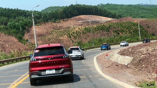 Xe Xanh: VinFast tận dụng pin từ VF 9 để tạo ra “Trạm Sạc Di Động” cứu hộ cho đoàn Caravan - Hình 2.