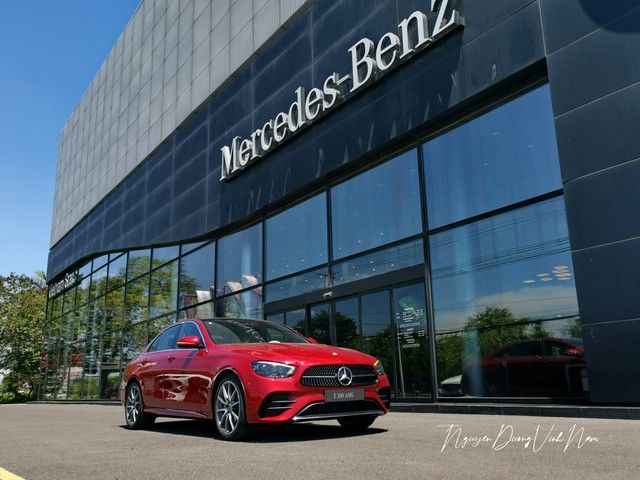 Mercedes E 300 AMG 2022 được trang bị thêm tính năng an toàn và tiện nghi, giá bán 3,129 tỷ đồng tại Việt Nam - Ảnh 2.