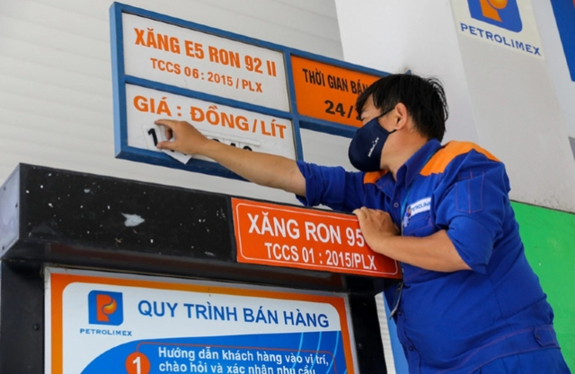 Giá xăng vượt mốc 32.000 đồng/lít, giá dầu tăng mạnh mẽ - Ảnh 1.