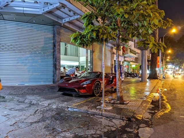 Chiếc Ford GT đầu tiên tại Việt Nam đã tìm được chủ nhân sau một năm trở về nước, có thể sẽ tham gia hành trình siêu xe của ông vua cà phê.