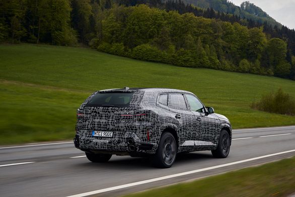 BMW công bố thông số của XM - mẫu SUV mạnh mẽ nhất trước ngày ra mắt - Hình 3.