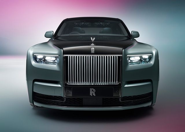 Rolls-Royce Phantom 2023 chính thức ra mắt: Hệ thống tản nhiệt phát sáng, nhiều lựa chọn mới dành cho tầng lớp siêu giàu - Hình 2.