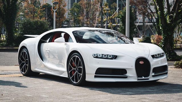 Nhóm thanh niên Quảng Ninh tự chế Bugatti Chiron với giá trị hàng tỷ đồng, cải tiến: Sơn mới, mâm xe nhôm, so sánh với Kia Cerato để thấy sự khác biệt - Ảnh 2.