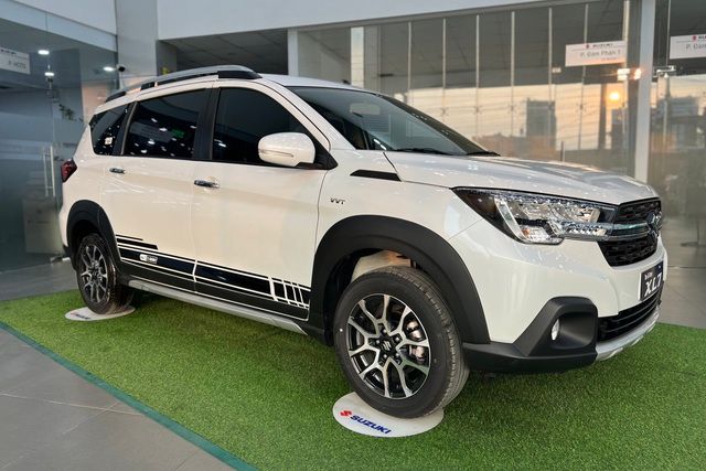 Xe Suzuki đồng loạt tăng giá ồ ạt tại thị trường Việt Nam: XL7 lên gần 640 triệu đồng, vượt qua Xpander, trong khi Ciaz tạo hiện tượng khó tin - Ảnh 1.