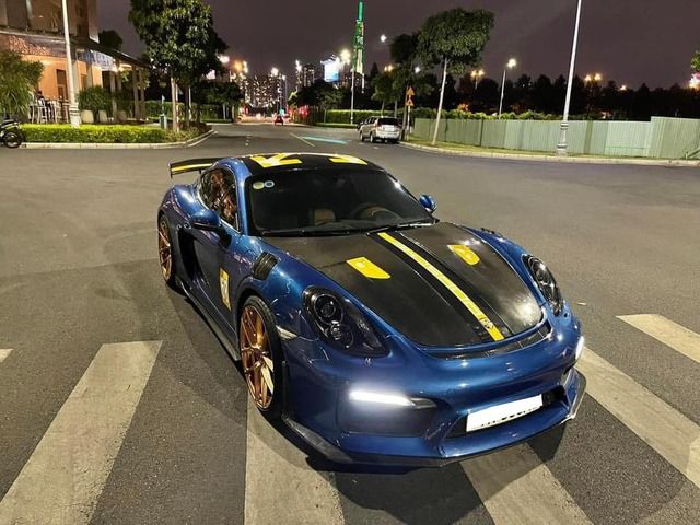 Với bộ bodykit độc đáo chỉ có tại Việt Nam, giá trị của chiếc Porsche Cayman 7 năm tuổi đã lên tới hơn 3 tỷ đồng - Xem hình 1.