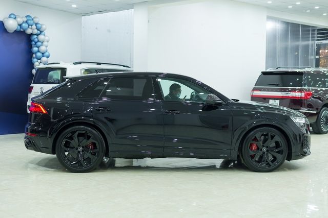 Audi RS Q8 ra mắt tại Việt Nam - SUV mang phong cách Lamborghini Urus với diện mạo khiêm tốn - Ảnh 3.