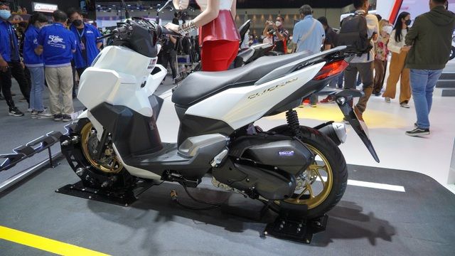 Xe máy Honda Made in Thailand ra mắt gây bão nhờ loạt nâng cấp, cốp chứa đồ dung tích 18 lít - Hình 4.