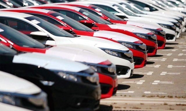 Mỗi ngày hơn 300 chiếc ô tô nhập khẩu về Việt Nam - Ảnh 1.