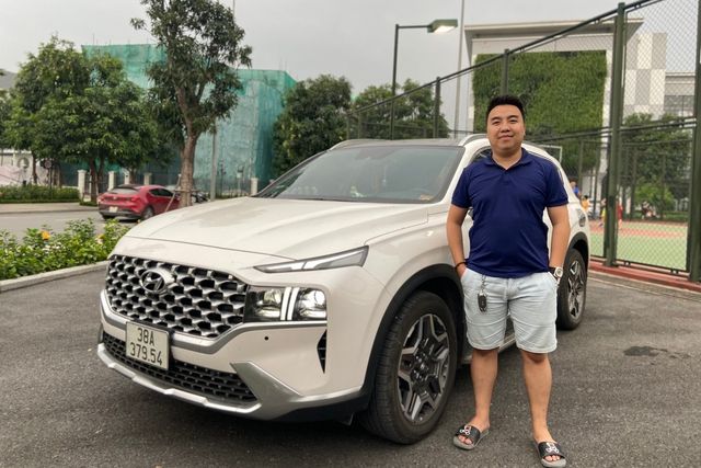 Kỹ sư 25 tuổi mua chiếc Hyundai Santa Fe phiên bản đắt nhất cày công trình 33.000 km sau 10 tháng: ‘Thật sự thoải mái, tiết kiệm, không hiểu sao phải chọn Fortuner theo trào lưu chung’ - Ảnh 1.