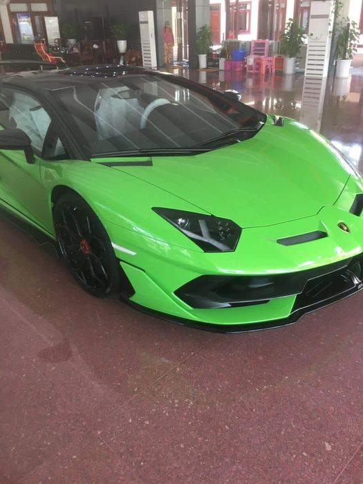 Đại gia Việt tỏa sáng với việc sở hữu chiếc Lamborghini Aventador SVJ phiên bản mui trần với lớp sơn độc đáo - Ảnh 2.