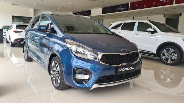 Kia Rondo đang được giảm giá sâu tại đại lý, chỉ còn 520 triệu đồng, chuẩn bị cho sự ra mắt của Carens 2022 - Hình ảnh 1.