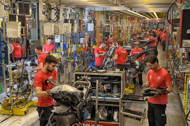 Những thương hiệu xe sang như Lamborghini, Ferrari, Ducati đều có nguồn gốc từ cùng một vùng của Italy, nơi đam mê về tốc độ chảy trong máu - Hình ảnh 2.