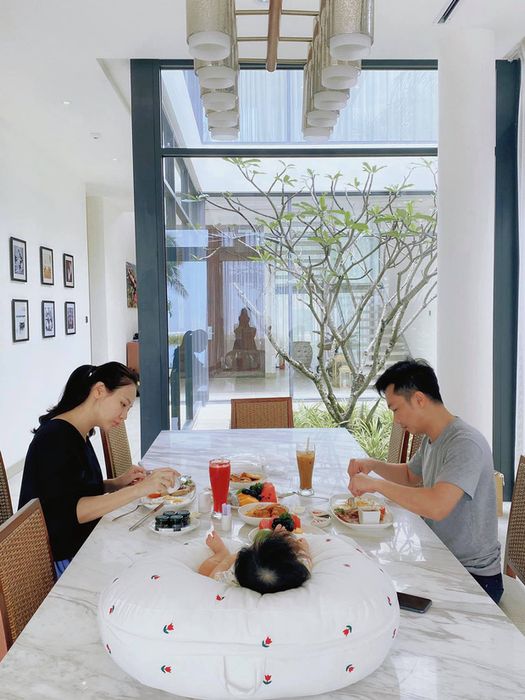 Tổ ấm Full House của doanh nhân Nguyễn Quốc Cường: Gây ấn tượng toàn quận 7, gara chứa đầy BST siêu xe, khu vườn chill giữa nhà, phòng trưng bày đồ hiệu cho nóc nhà uy tín  - Ảnh 8.