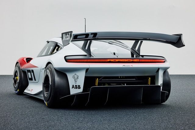 Tương tự như VinFast, Porsche tiết lộ mẫu ô tô điện mới và phát triển hệ thống trạm sạc riêng - Hình ảnh 3.