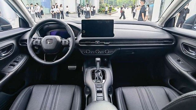 Honda ZR-V tiết lộ nội thất giống như Civic đời mới - đối thủ cạnh tranh với Toyota Corolla Cross - Ảnh 2.