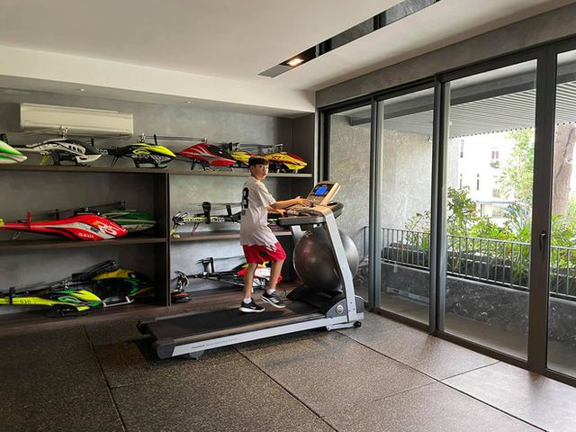 Tổ ấm Full House siêu sang của doanh nhân Nguyễn Quốc Cường: Điểm nhấn của quận 7, gara đậm chất siêu xe, khu vườn thư giãn giữa lòng nhà, cùng phòng trưng bày hàng hiệu cho nóc nhà uy tín  - Ảnh 12.