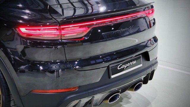 Nghe thử hệ thống ống xả hàng hiệu tự đổi màu lần đầu xuất hiện trên siêu xe Porsche Cayenne Turbo GT có giá 13 tỷ đồng tại Việt Nam - Ảnh 4.