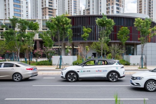 Baidu chính thức cung cấp dịch vụ robotaxi hoàn toàn tự lái bằng điện với mẫu Apollo RT6 EV - Hình 6.