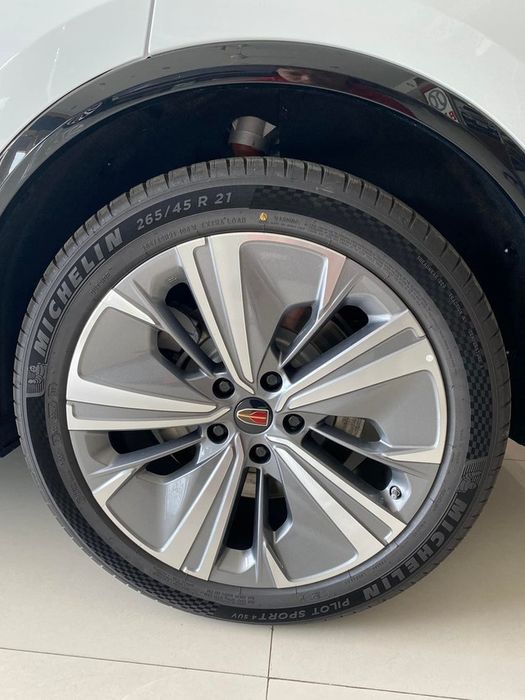 Lô xe Hongqi E-HS9 6 chỗ và 7 chỗ đầu tiên về Việt Nam: Xe SUV chạy điện, có giá từ 2,968 tỷ đồng, tương đương với Mercedes GLS và BMW X7 - Ảnh 3.