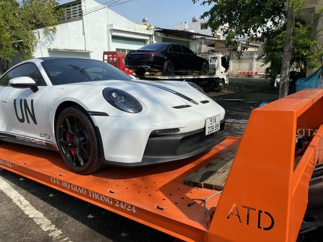 Doanh nhân cà phê Trung Nguyên mua Porsche 911 GT3 2022 giống như của Nguyễn Quốc Cường, và ngay khi nhận xe đã gắn một chi tiết nhận diện - Hình 2.
