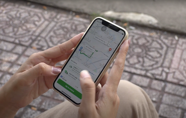 Hành khách than phiền về việc giá cước GrabCar tăng cao hơn cả taxi truyền thống, việc đặt xe ngày càng khó khăn hơn - Ảnh 1.