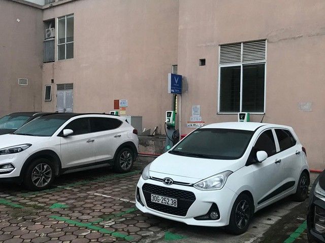 Người dùng xe điện tức giận vì bị cản trở khi sạc - Hình ảnh số 7.
